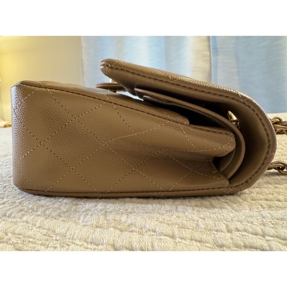 CHANEL CLASSIC DOUBLE FLAP MEDIUM CAVIAR LEATHER - LIKE NEW CONDITION - Picture 6 of 16